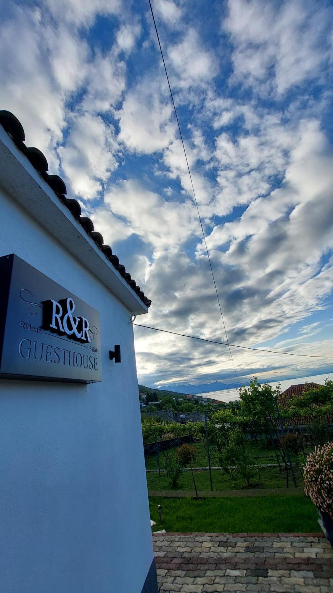 R&R Gesthouse Hotel Široka Kültér fotó