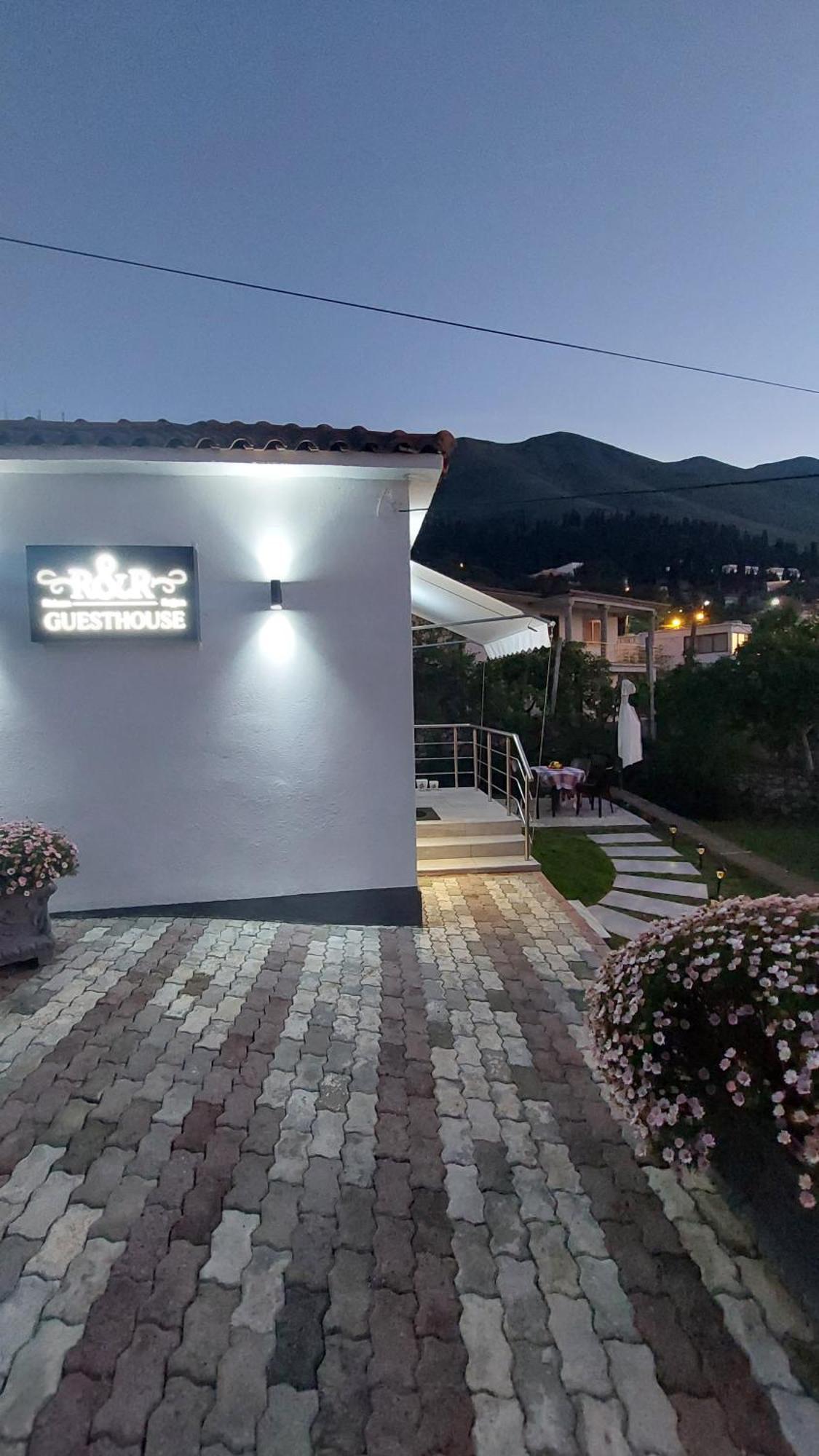 R&R Gesthouse Hotel Široka Kültér fotó