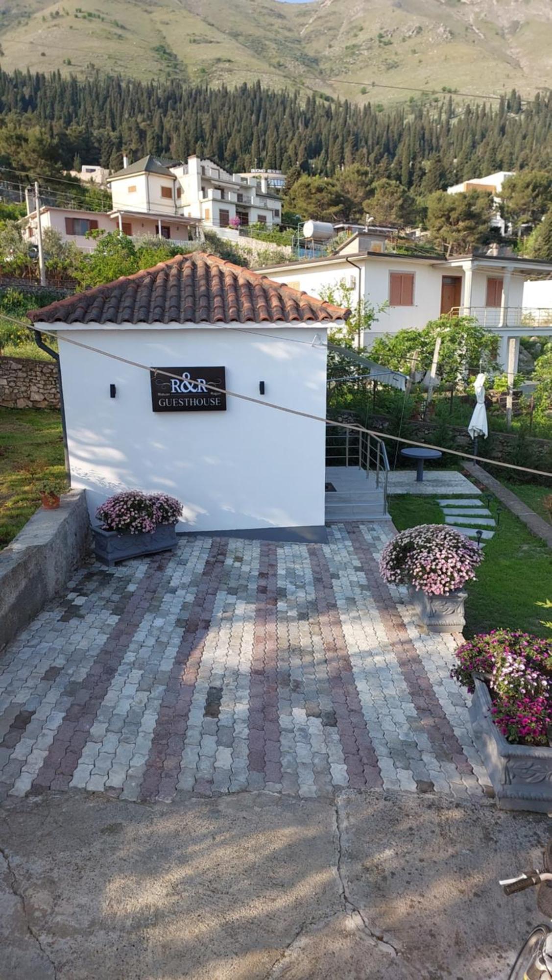 R&R Gesthouse Hotel Široka Kültér fotó