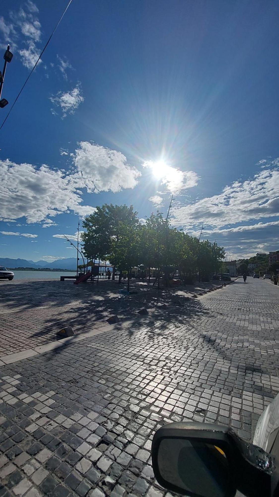 R&R Gesthouse Hotel Široka Kültér fotó