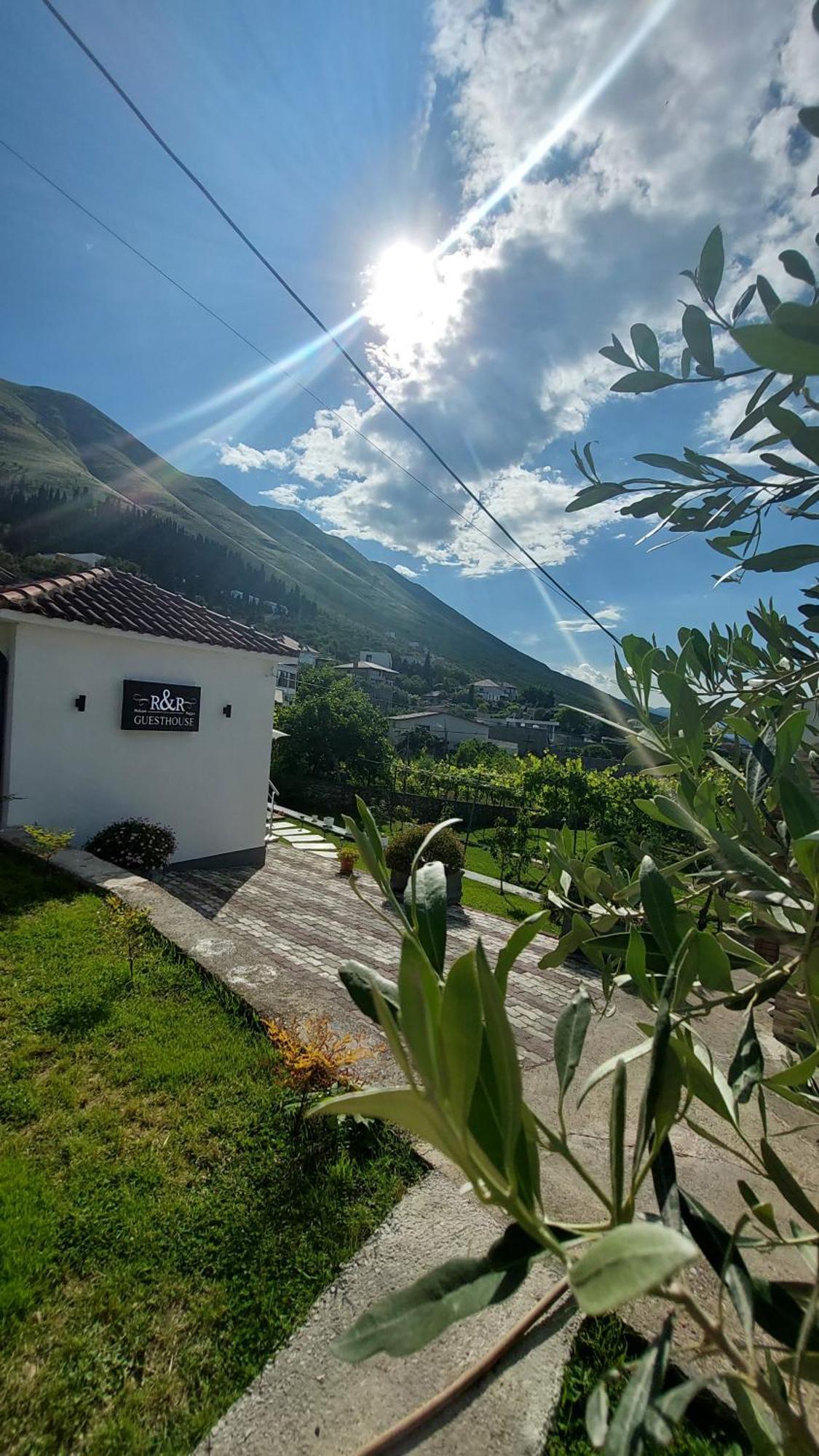 R&R Gesthouse Hotel Široka Kültér fotó