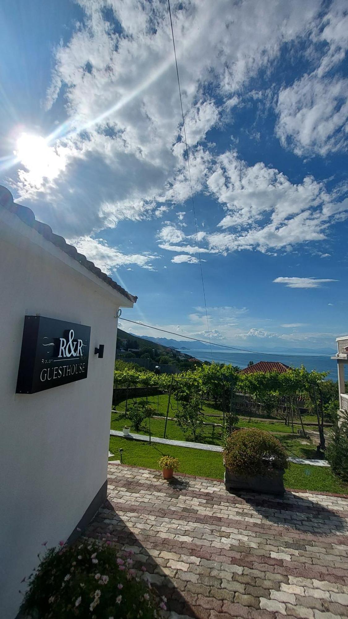 R&R Gesthouse Hotel Široka Kültér fotó