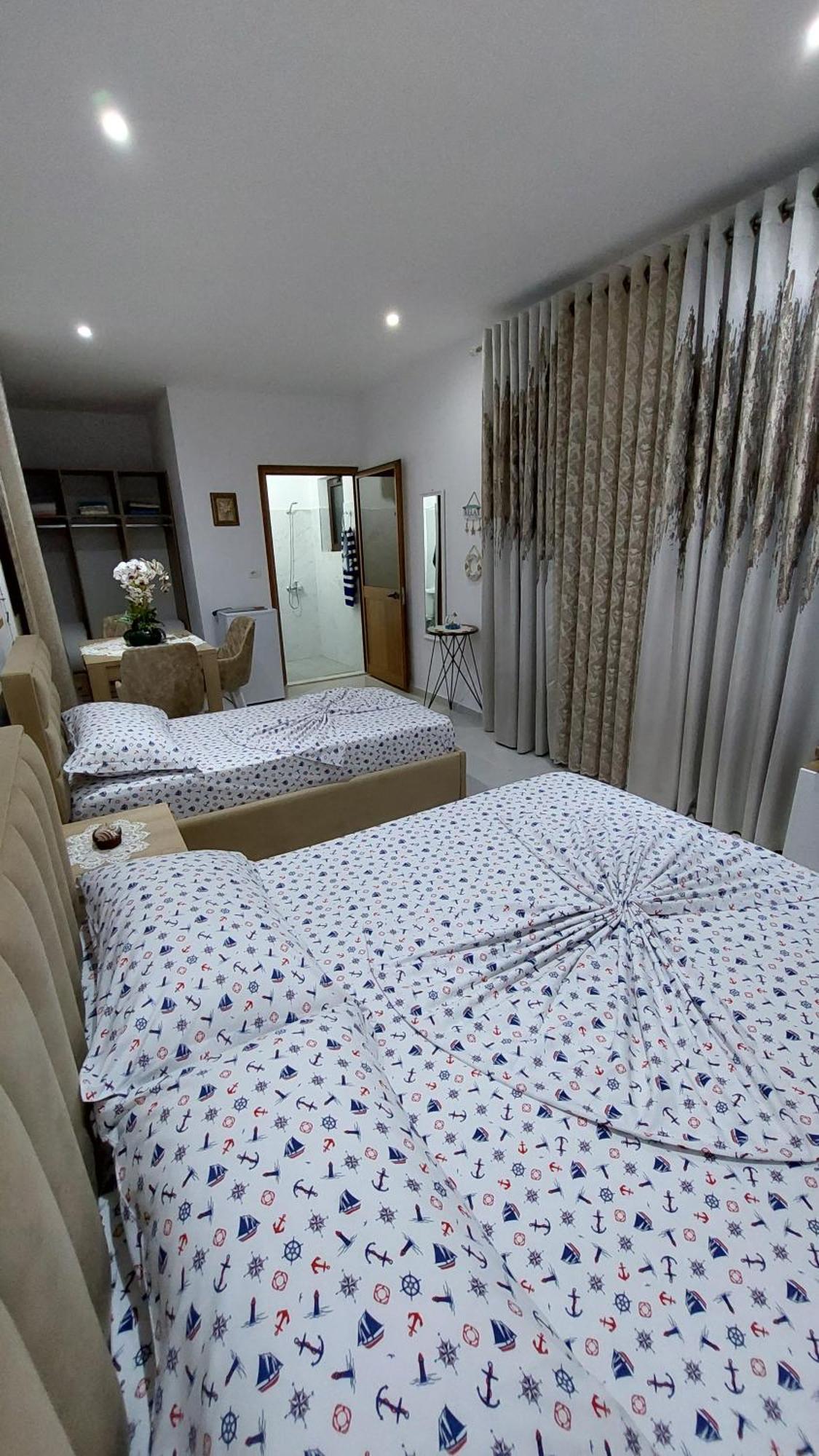 R&R Gesthouse Hotel Široka Kültér fotó