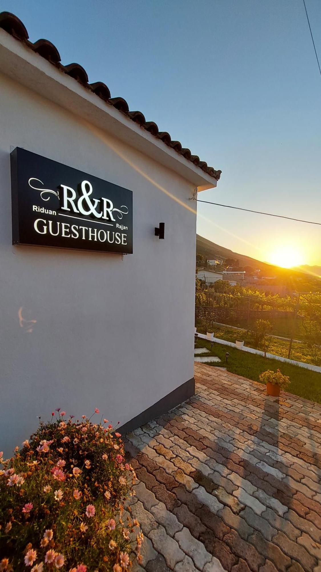 R&R Gesthouse Hotel Široka Kültér fotó