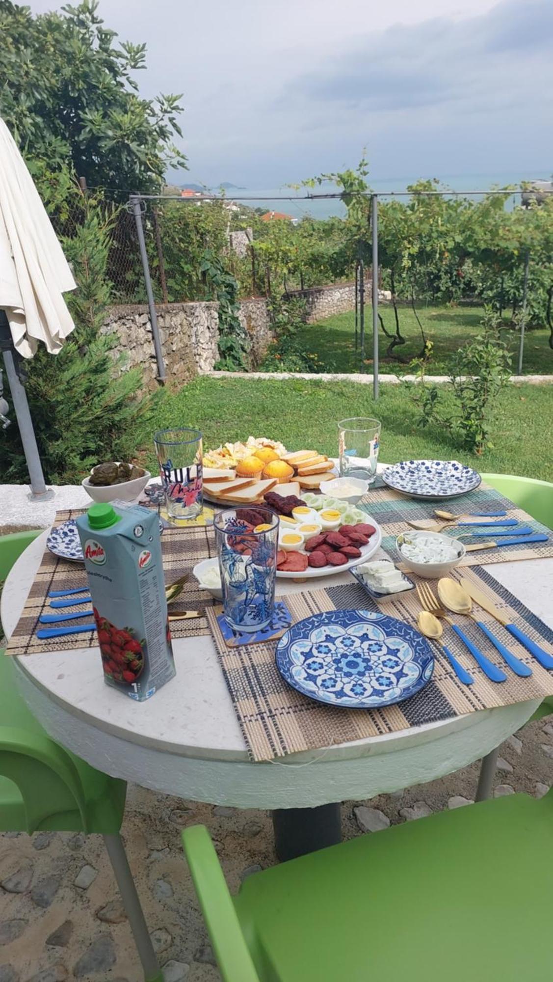 R&R Gesthouse Hotel Široka Kültér fotó