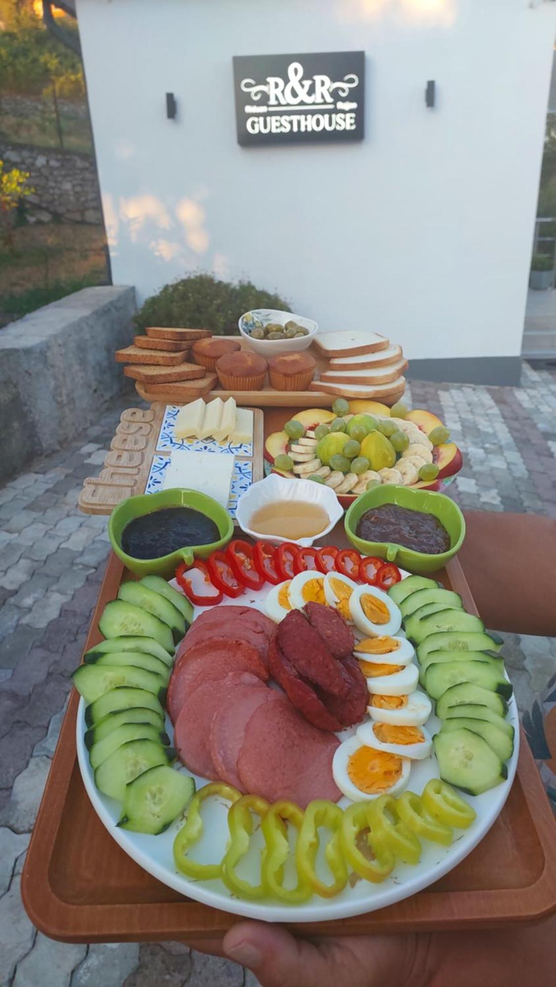 R&R Gesthouse Hotel Široka Kültér fotó