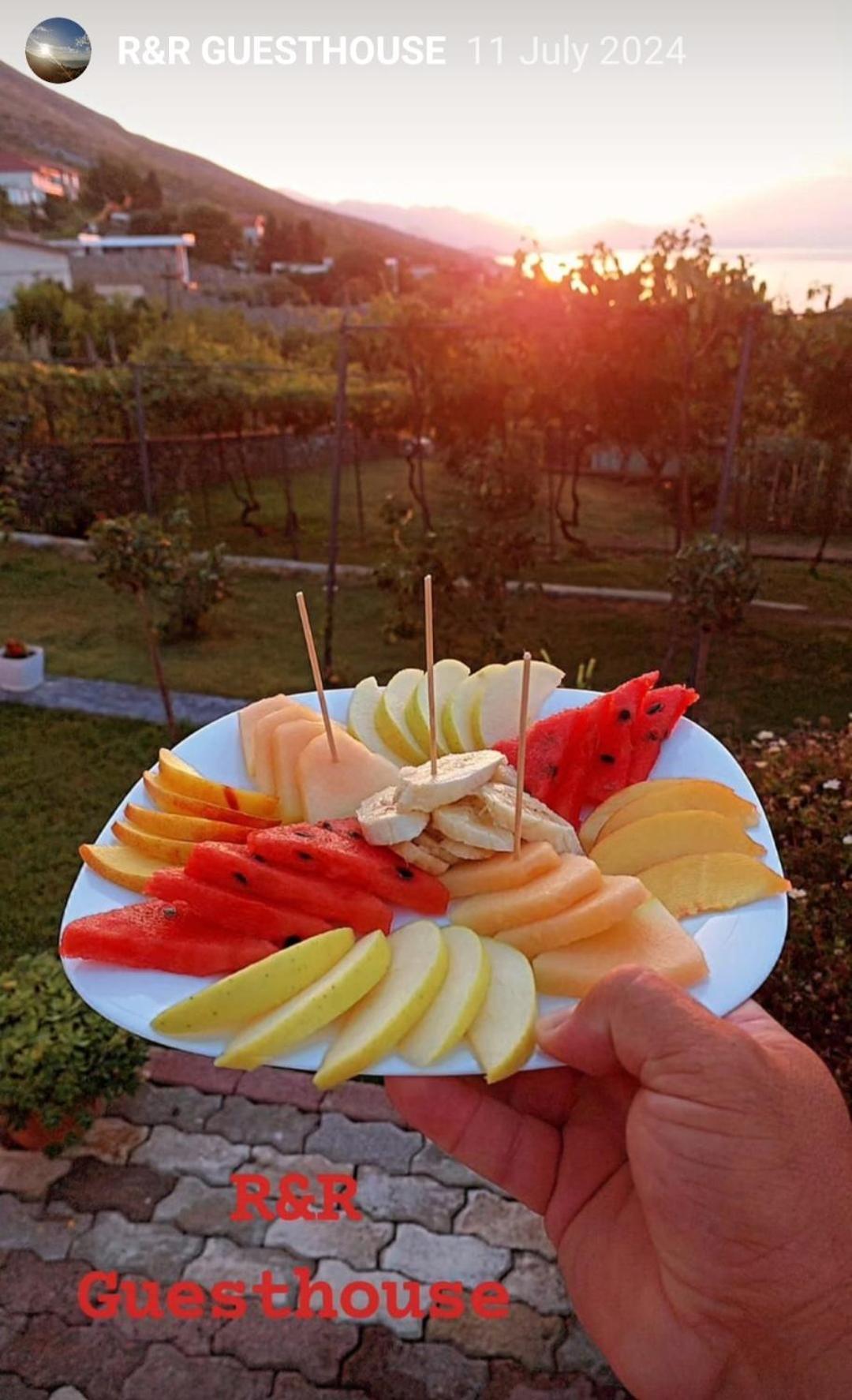 R&R Gesthouse Hotel Široka Kültér fotó